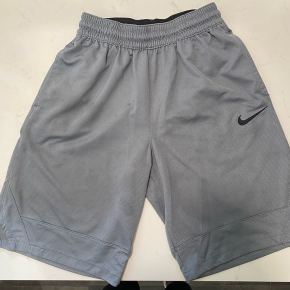Nike Dri-Fit Shorts - Boys Small - Picture 3 of 3